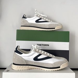 🎄TRETORN WOMENS RAWLINS WHITE AND NAVY SUEDE SNEAKERS.🎄